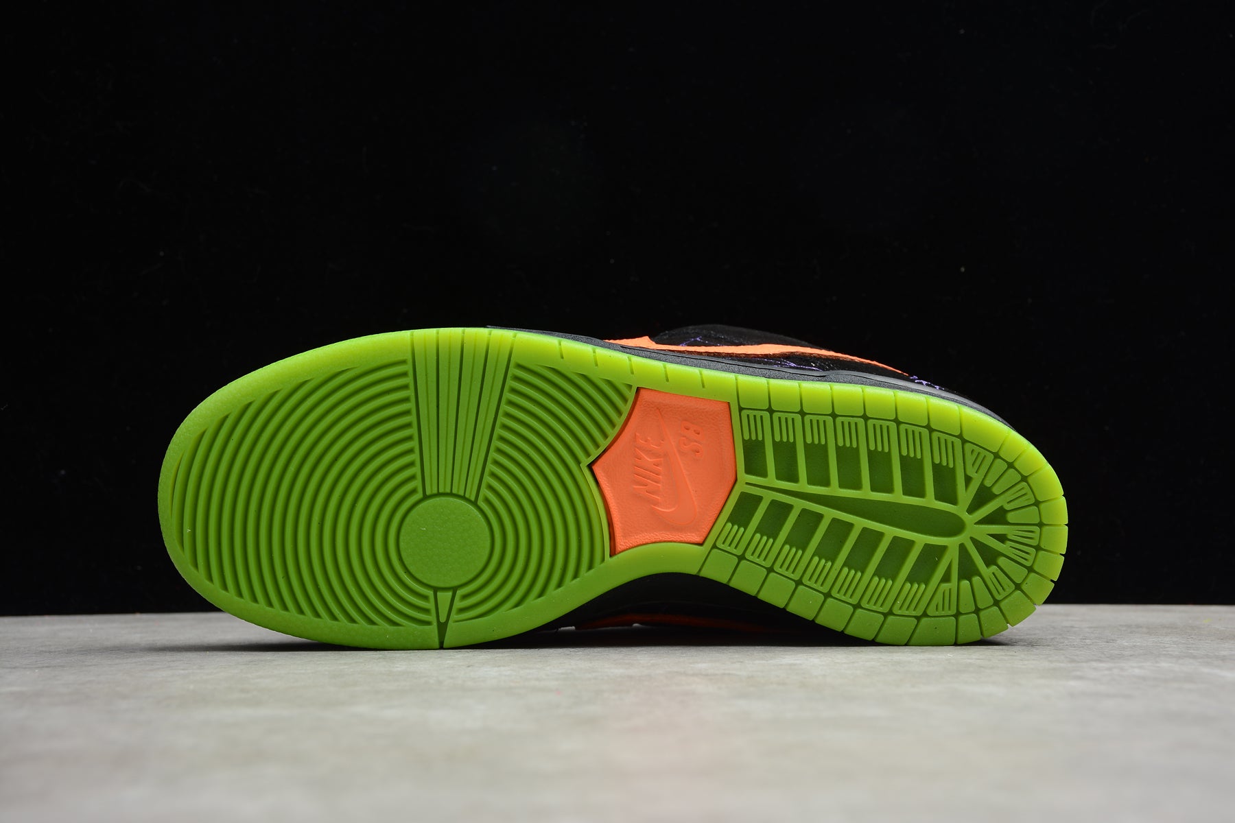 Nike SB Dunk Low Night of Mischief Halloween