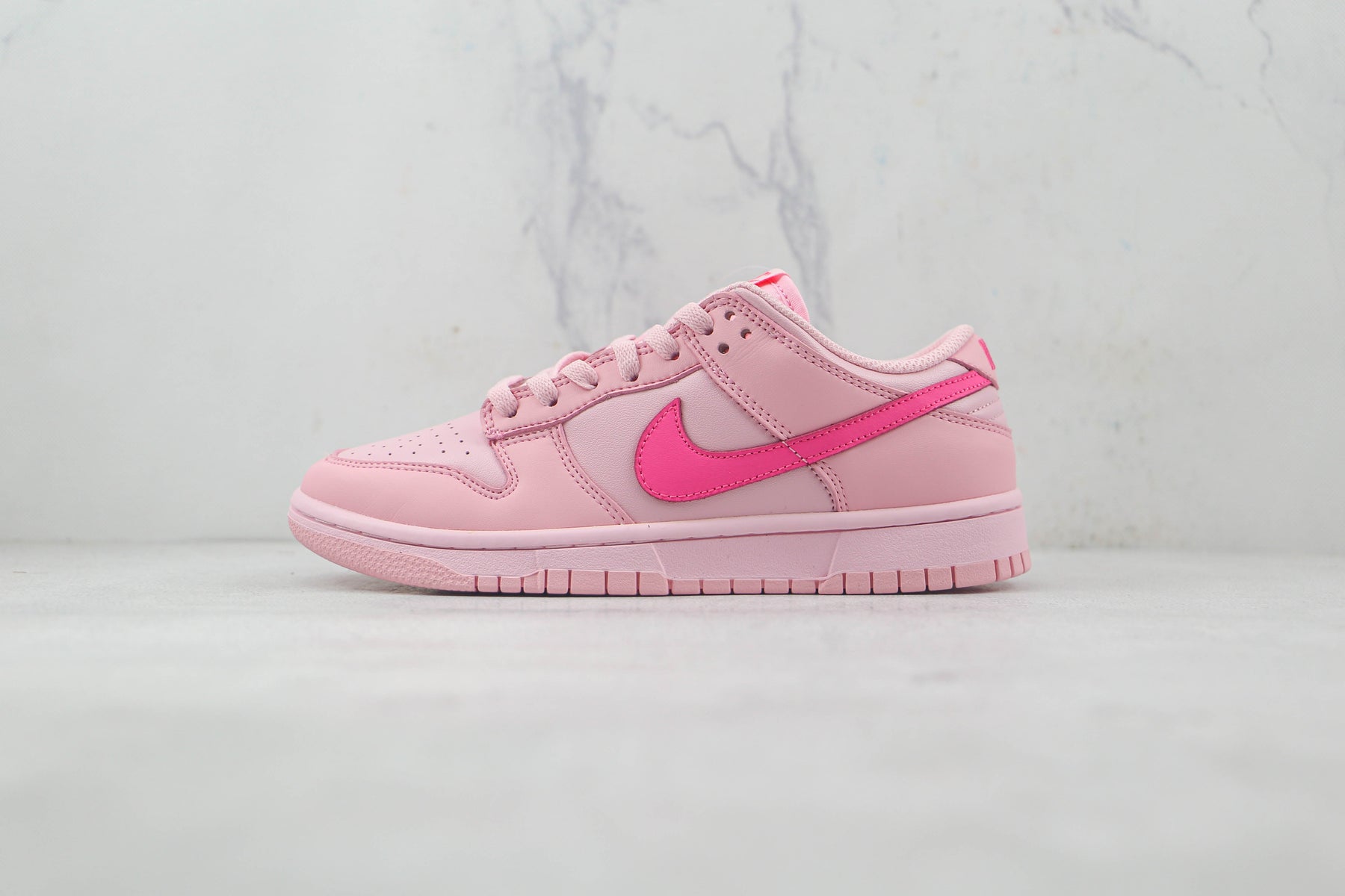 Nike Dunk Low Triple Pink