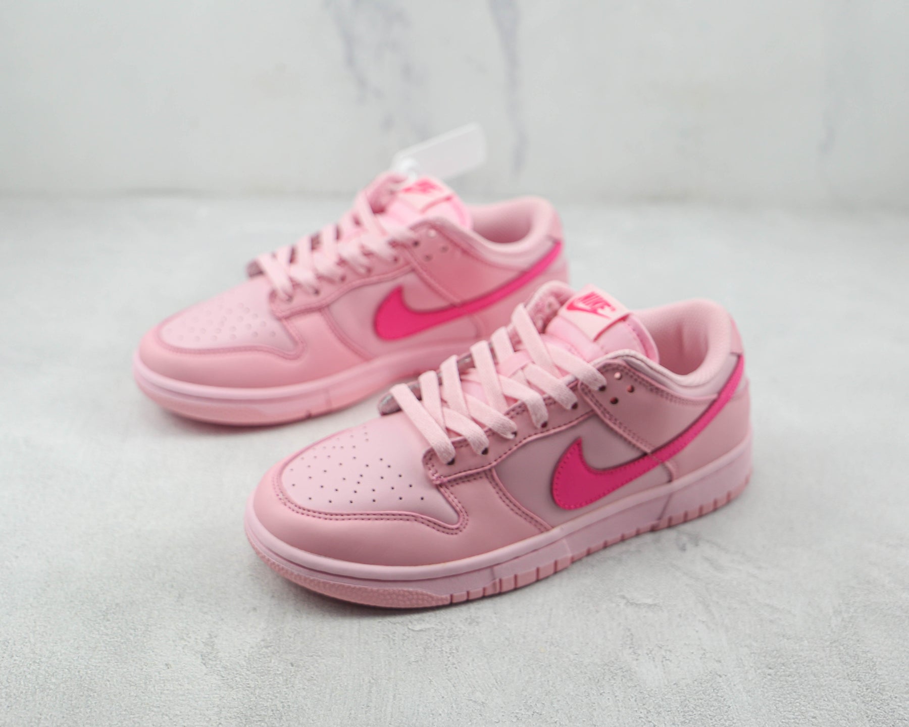 Nike Dunk Low Triple Pink